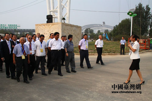 两岸新能源人士参访中国太阳城德州（图）