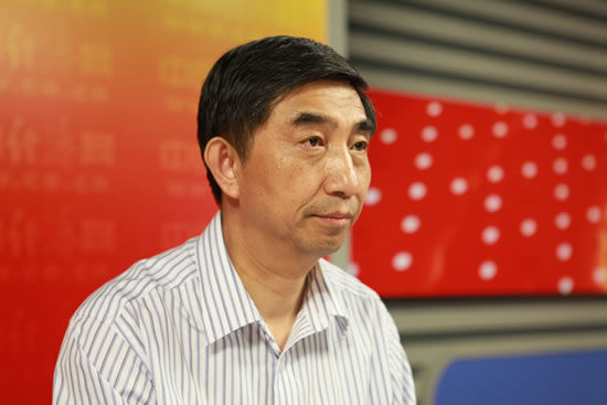6月11日晚，哈药集团制药总厂厂长吴志军在京就哈药“超标排放事件”正式向公众道歉，并宣读了致歉信。