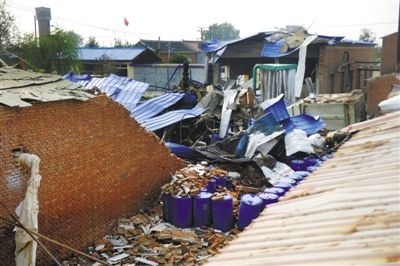 北京1家化工厂爆炸周边数十房屋受损(组图)