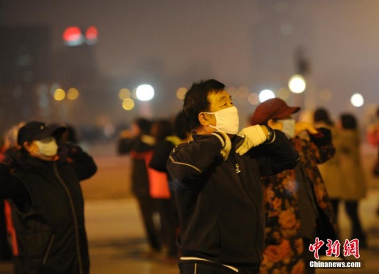 美媒:空气污染让防霾口罩成中国时尚配饰