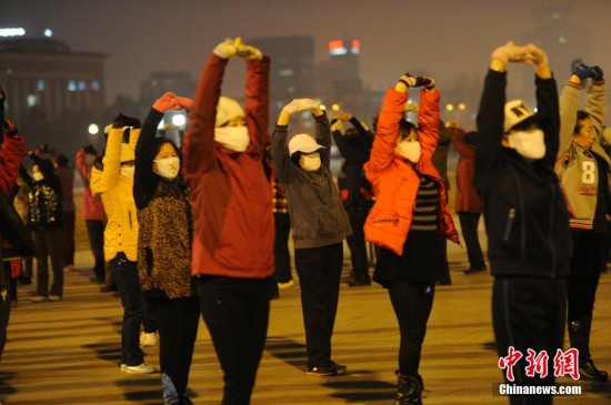 美媒:空气污染让防霾口罩成中国时尚配饰