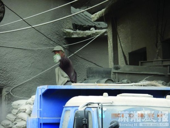 网友微博直播关停污染老赖株洲两处水泥粉磨站被断电