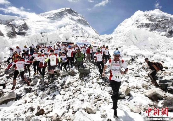 尼泊尔协会：登山者在珠峰留排泄物污染环境